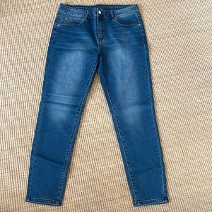 Tahari Women’s Medium Blue Jeans Stretch Denim mid to high rise size 12 / 31